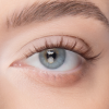 Œil bleu et cils coquins