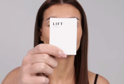 Application du modèle Étape 1 - Relever les cils